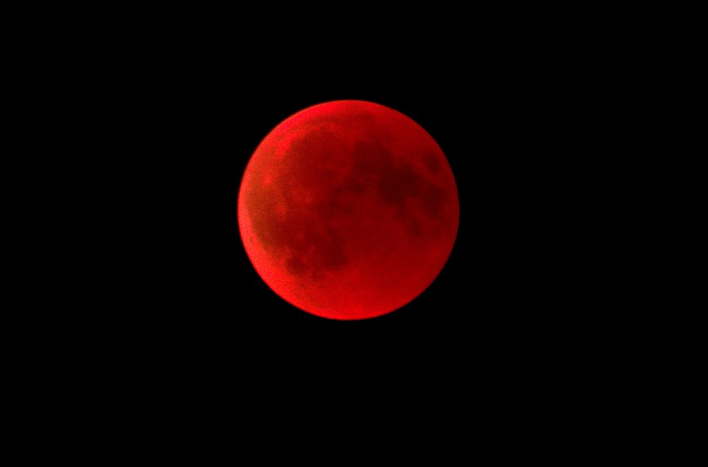 1024px-Blood_Moon_during_2018-07-27_Eclipse1667894332.jpg