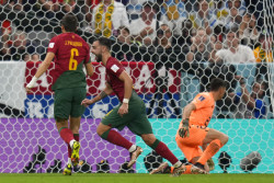 Portugal advances to last 16 after 2-0 win over Uruguay