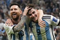 Álvarez surges, scores, carries Argentina to World Cup final