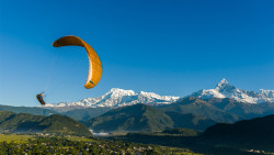 Why do paragliders fall and crash?