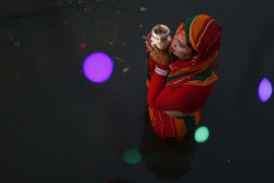 Nepalis worship the sun, marking Chhath (Photo Gallery)