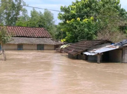 Flood displaced community seeks pledges from candidates